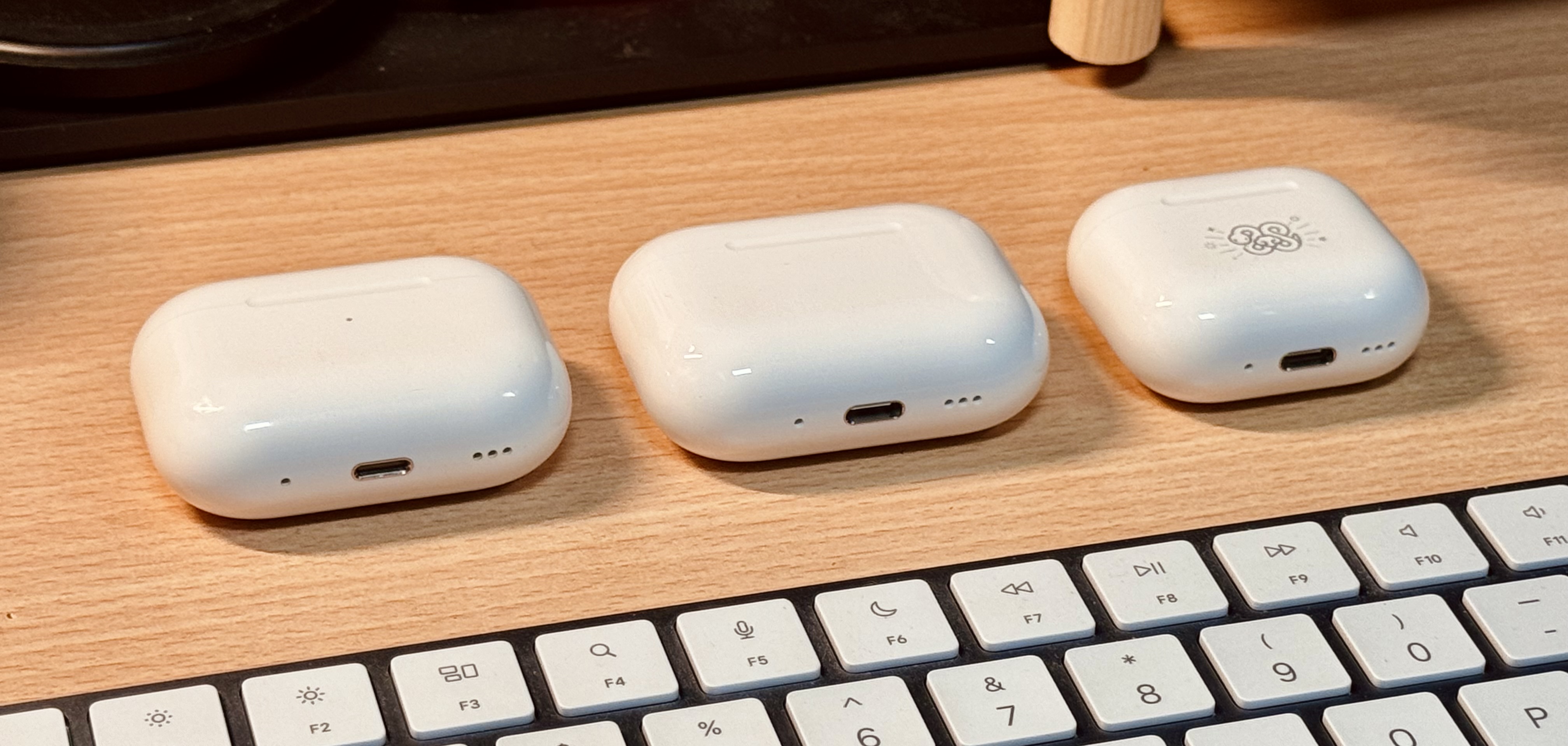 AirPods 充电盒对比